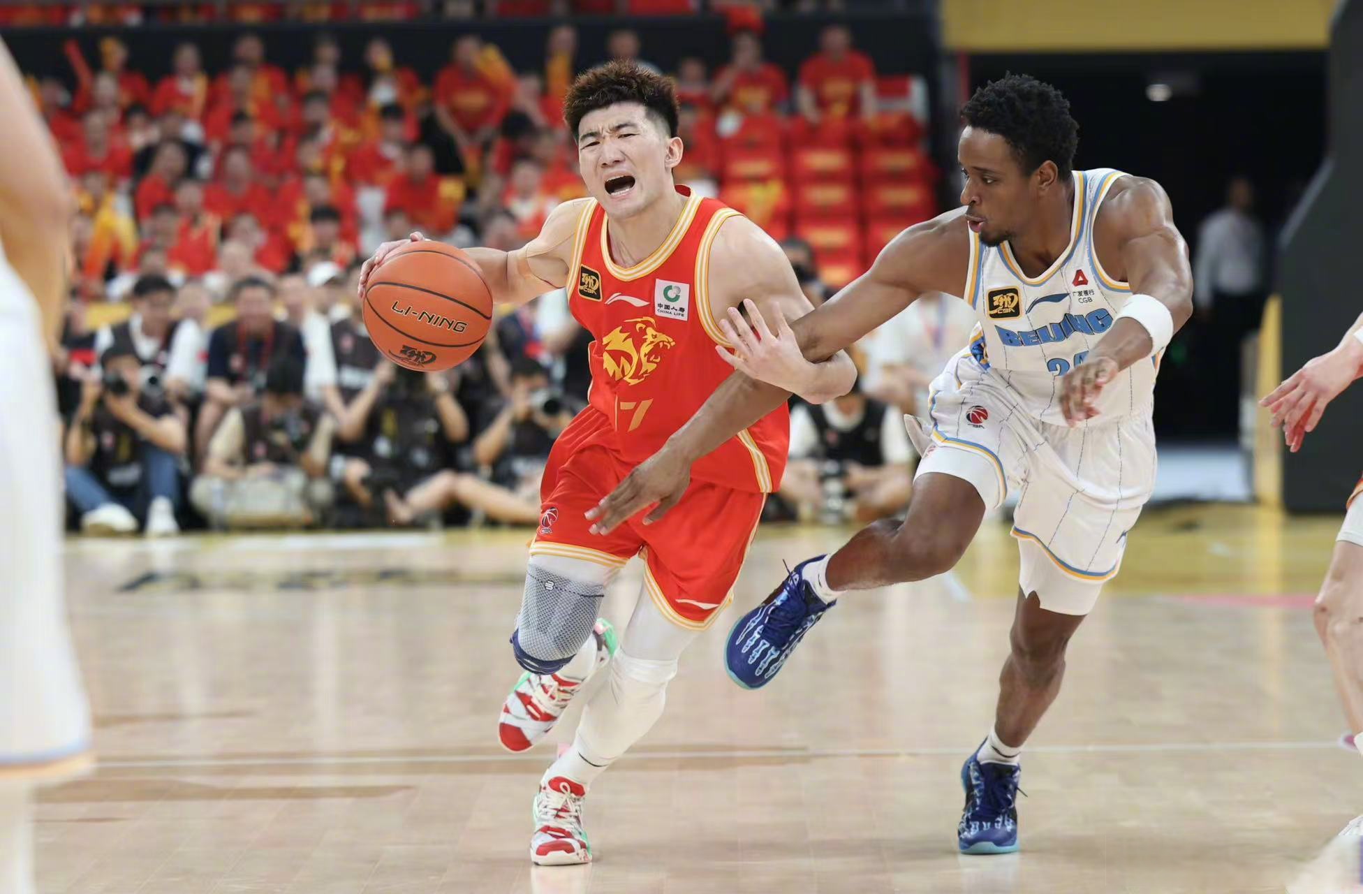 关于CBA季后赛清晨再迎强敌;北京首钢扳平良机;主帅态度——信心回归;轮换策略成焦点的信息-九游游戏平台